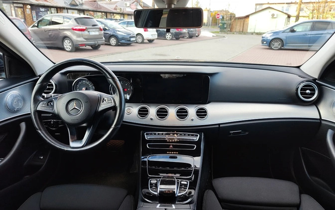 Mercedes-Benz Klasa E cena 93000 przebieg: 205000, rok produkcji 2017 z Chorzów małe 301